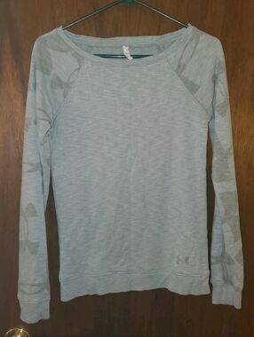Under Armour All Season Gear Pullover Top Sz Xs